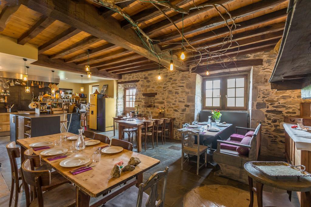Les Fous Du Village Saint-Esteben 외부 사진