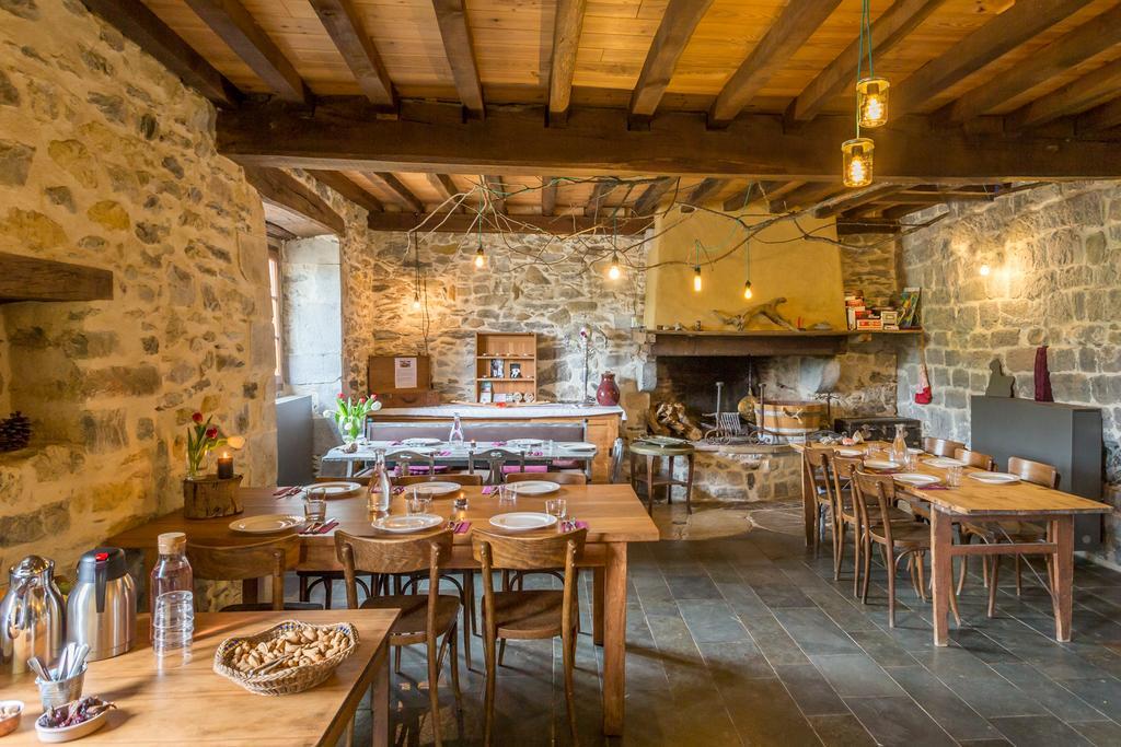 Les Fous Du Village Saint-Esteben 외부 사진