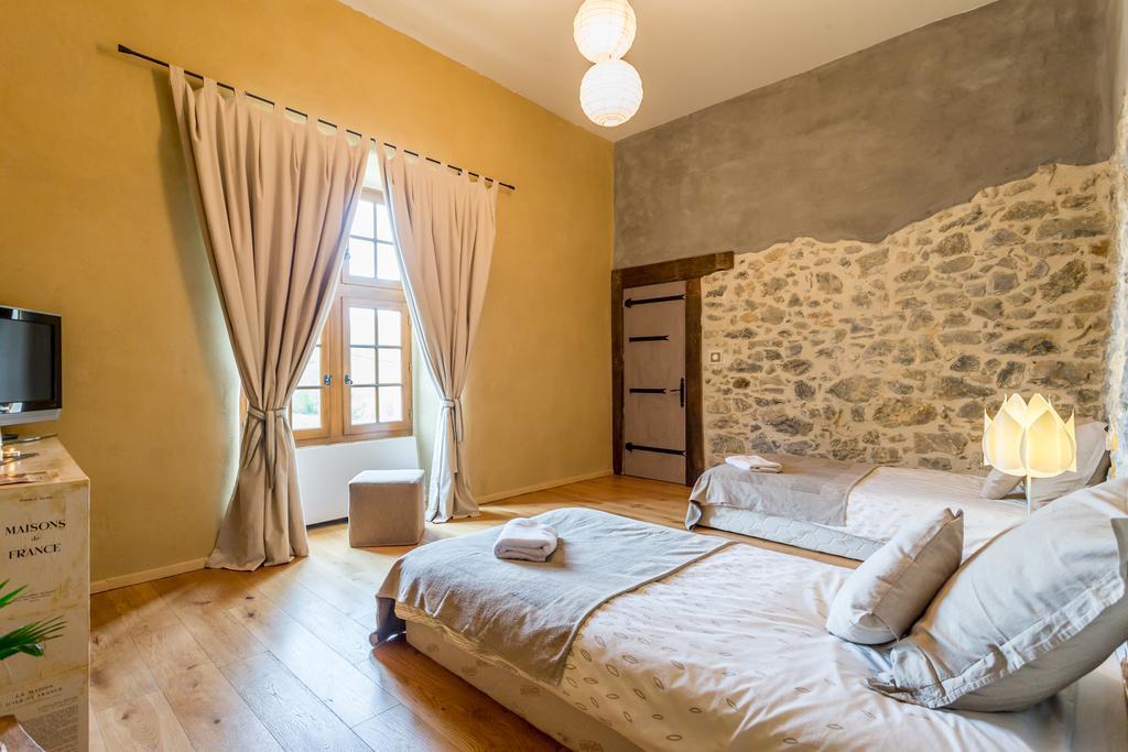 Les Fous Du Village Saint-Esteben 외부 사진